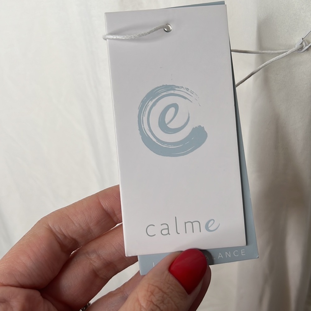 Calme Womens T-Shirt White Short Sleeve Scoop Neck Embroidered Loose Yoga S New - Picture 3 of 4